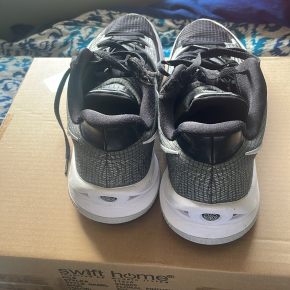 Kyrie 4 Low - Picture 6 of 6